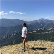 Mestra d'Educació Primària amb menció d'Atenció a la Diversitat. Finalitzant màster de Nuerociència i educació